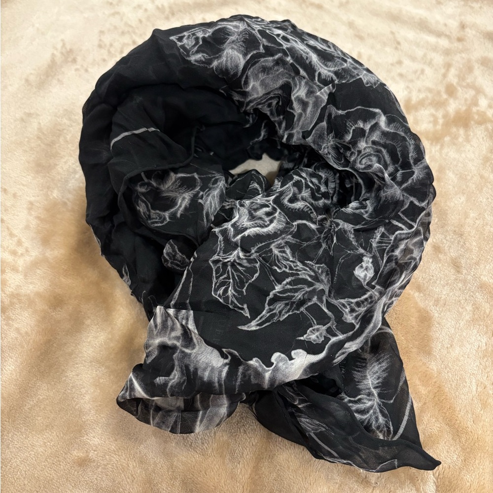 Alexander McQueen Black and White Scarf with Elegant Pattern 
Similar
